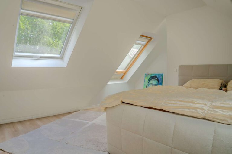 Großzügiger Eltern-Schlafbereich