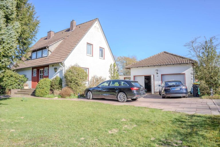 Frontansicht aus dem Vorgarten