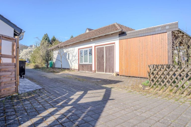 Garage 3-4 & Carport