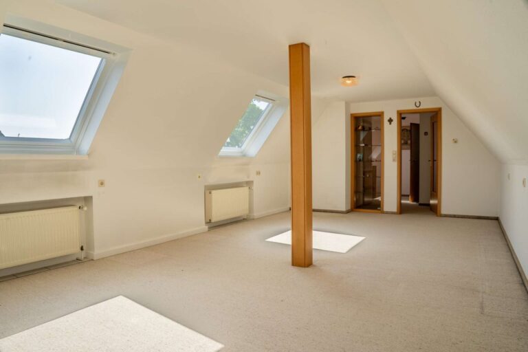 Traumhaftes Atelier / Schlafzimmer im Dachgeschoss