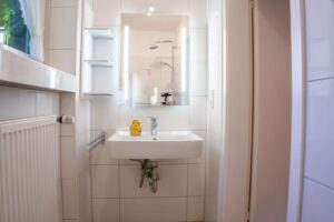 Duschbad im EG (neben der Küche)