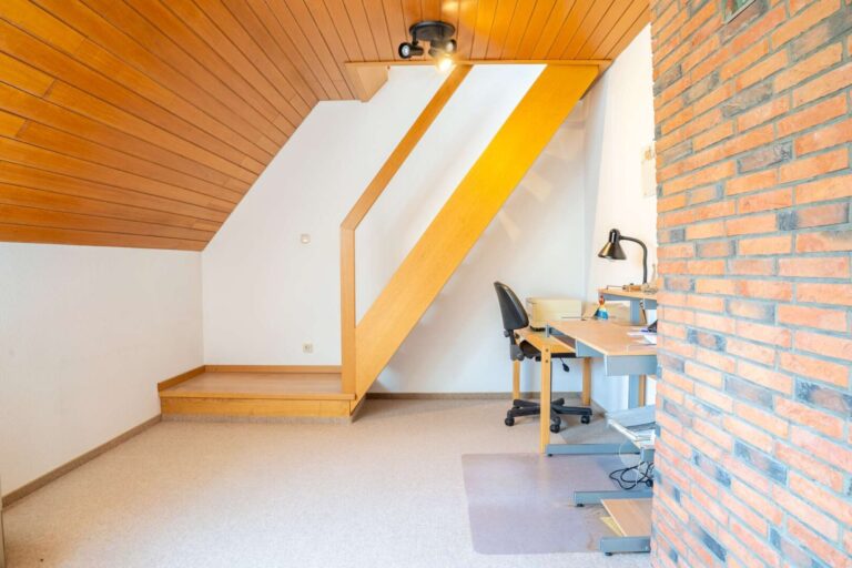 3. Kinderzimmer mit Zugang zum ausgebauten Spitzboden