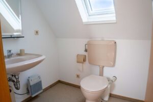 Eigener WC-Bereich im Dachgeschoss