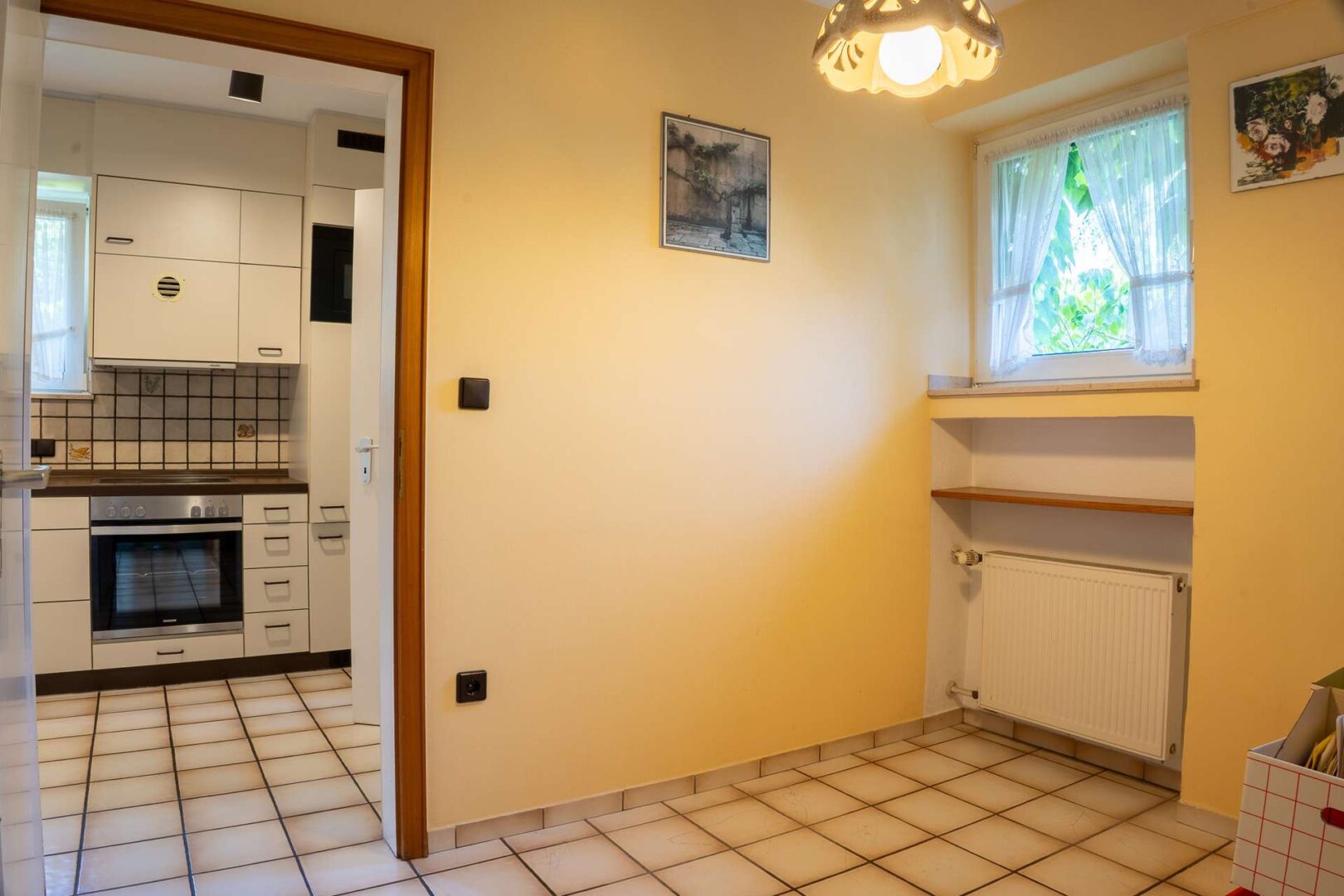 Praktischer Hauswirtschaftsraum neben der Küche (Gut anderweitig verwendbar)