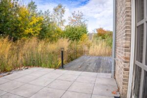 Terrasse mit Schwimmteich und Süd-West-Ausrichtung