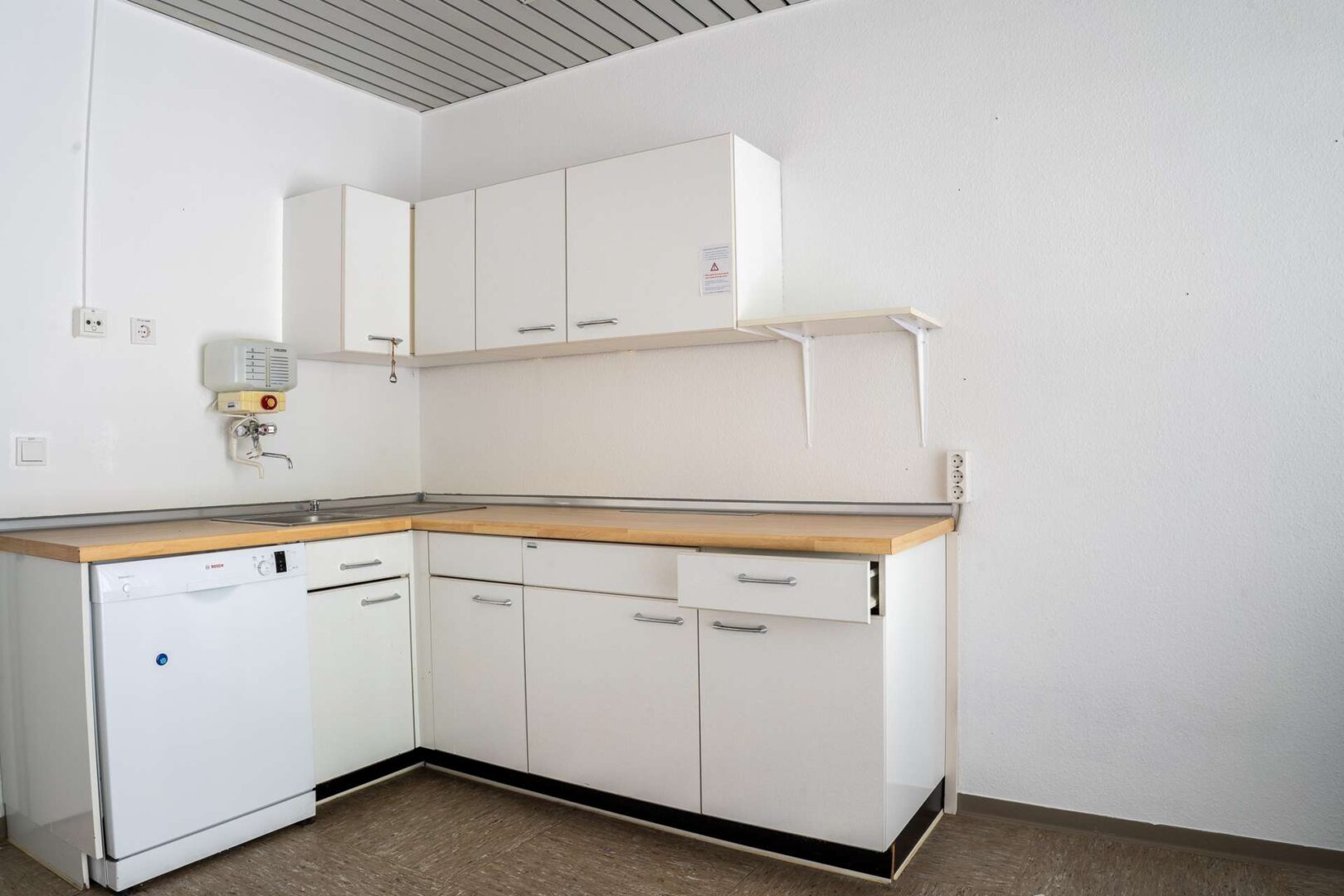 Ladenlokal: Ehemalige Filiale der Deutschen Bank, Teeküche