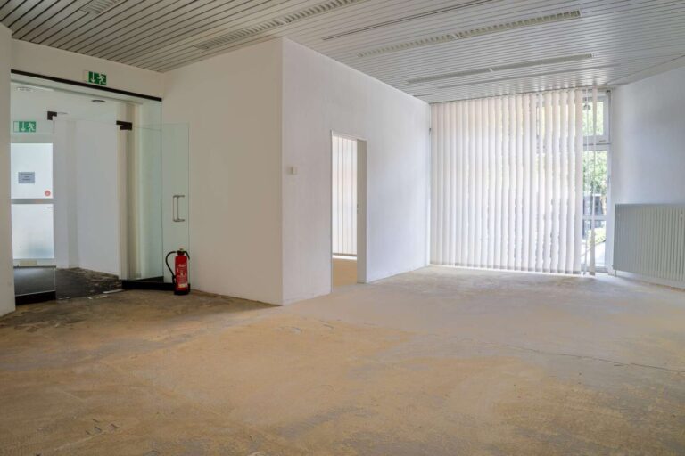 Ladenlokal: Ehemalige Filiale der Deutschen Bank, Gemeinschaftsbereich, Sozialräume