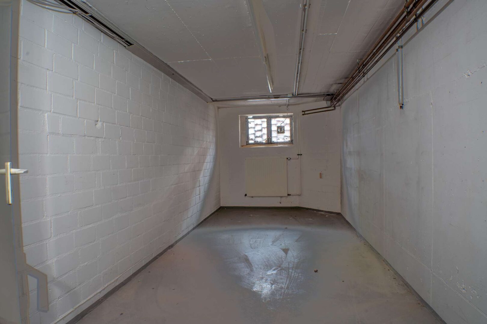 Ladenlokal: Ehemalige Filiale der Deutschen Bank, Lagerraum / Archiv