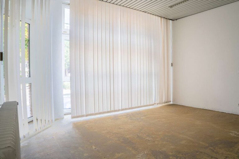 Ladenlokal: Ehemalige Filiale der Deutschen Bank, Einzelbüro