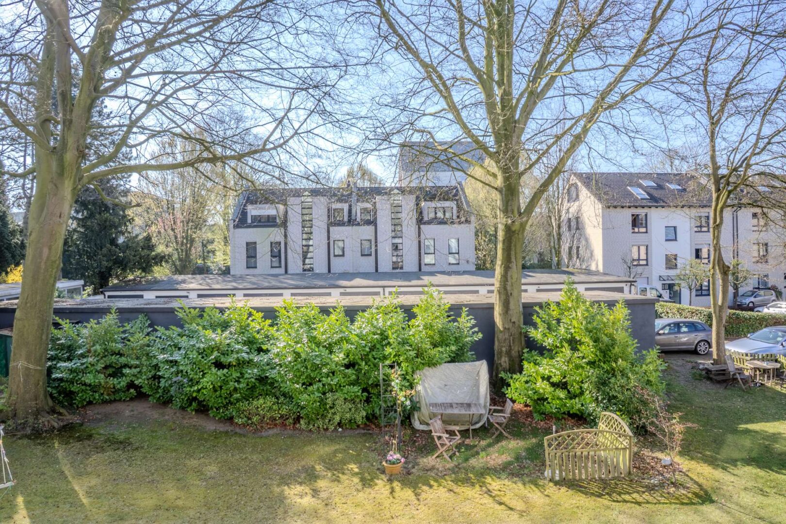 Blick richtung Garten und Garagenhof