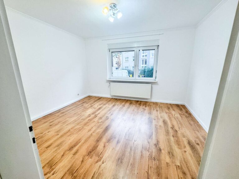 Schlaf & Wohnzimmer der Wohnung im EG Rechts