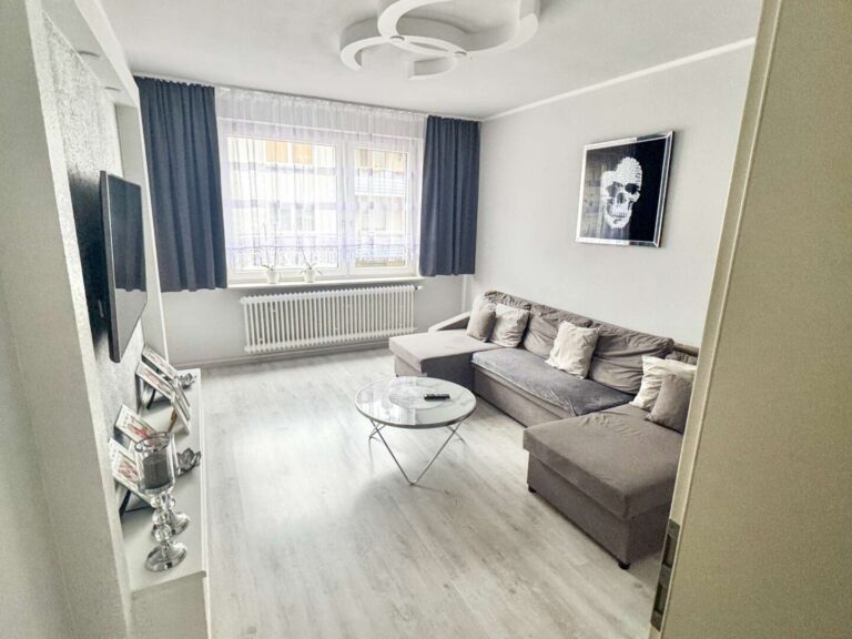 Gepflegte Wohnung im 1. OG Rechts