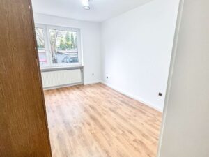 Gepflegte Wohnung im EG Rechts (mit Küche)