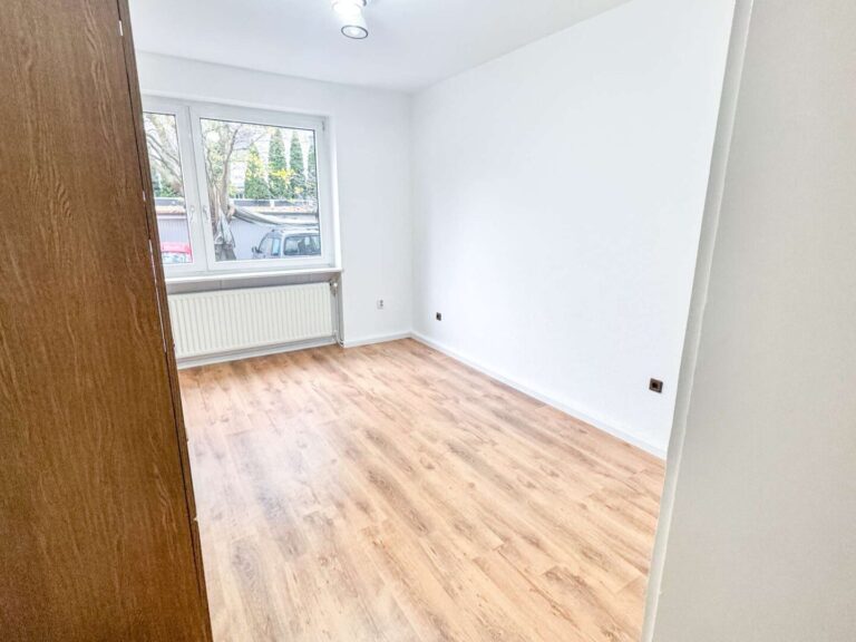 Gepflegte Wohnung im EG Rechts (mit Küche)