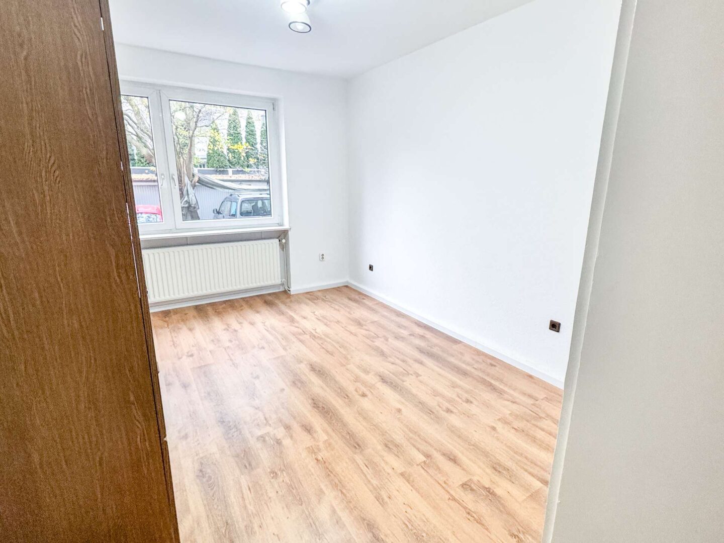 Gepflegte Wohnung im EG Rechts (mit Küche)