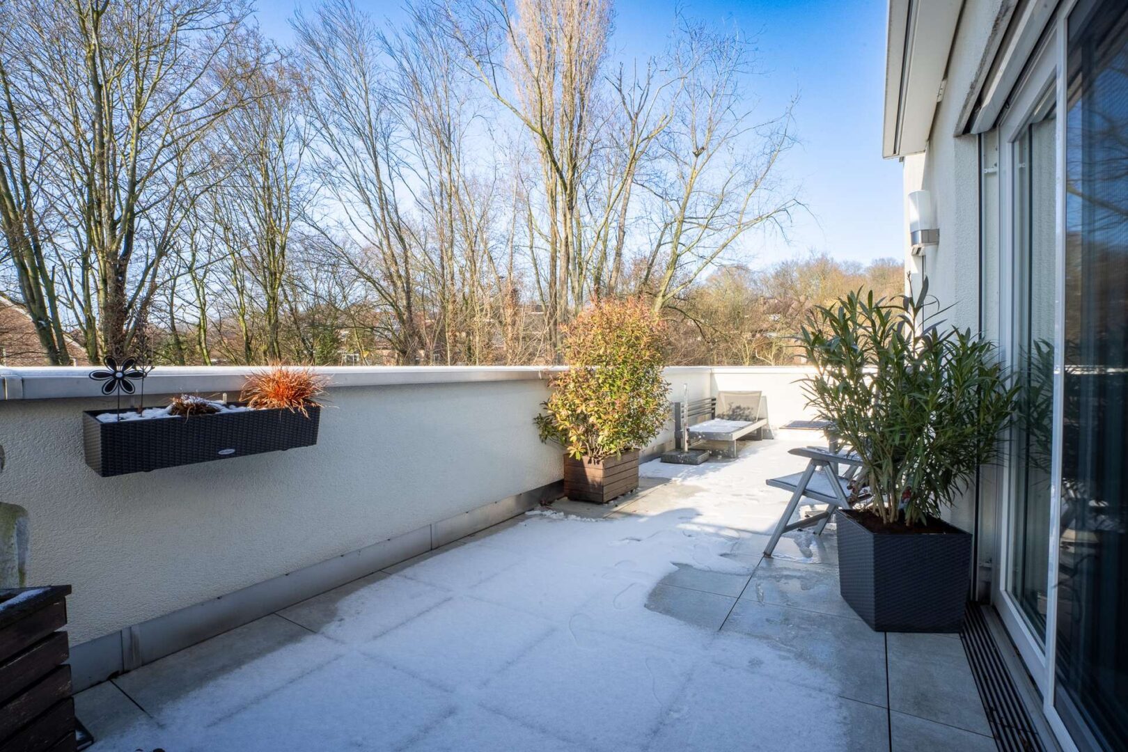 Dachterrasse mit Blick ins Grüne