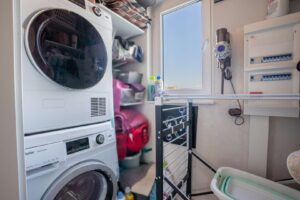 Praktischer Hauswirtschaftsraum innerhalb der Wohnung