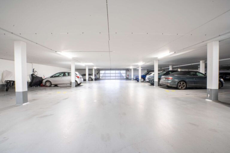 Große Tiefgarage