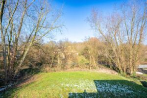 Der Blick von der Terrasse (auf den Paschenberg)