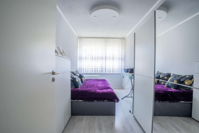 Gepflegte Wohnung im 1. OG Rechts