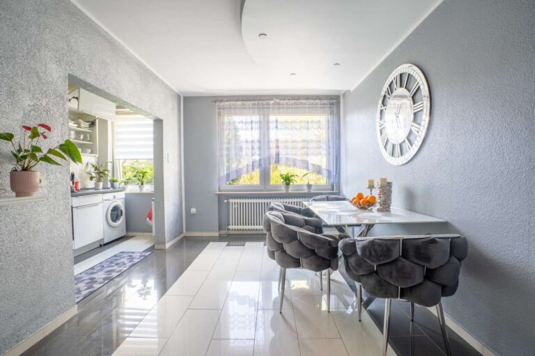 Gepflegte Wohnung im 1. OG Rechts