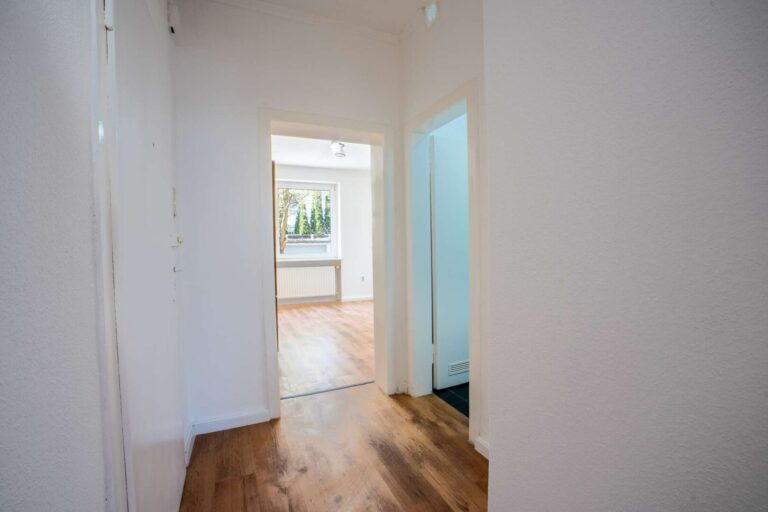 Gepflegte Wohnung im EG Rechts (mit Küche)