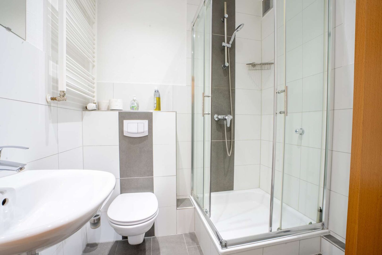 Zeitloses badezimmer im 1. OG Rechts