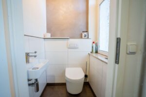 Separates WC in der 49a
