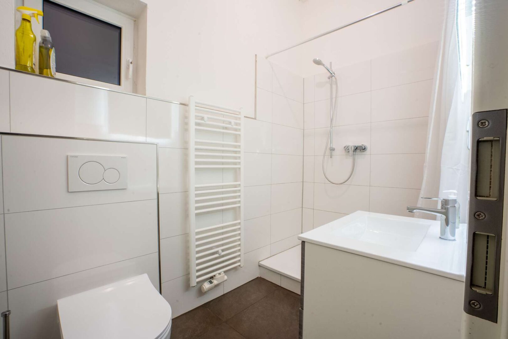 Modernes Duschbad im EG (Nr. 2)