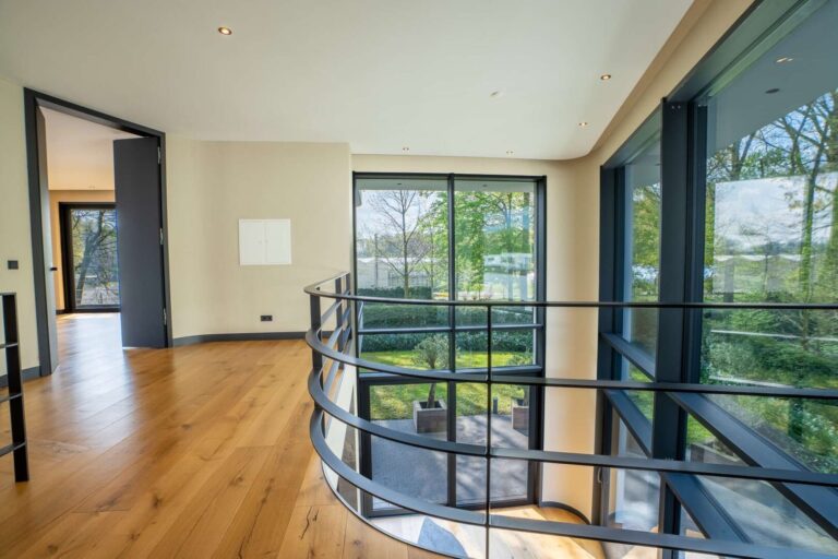 Galerie mit Zugang zum Master-Schlafzimmer (WE1)