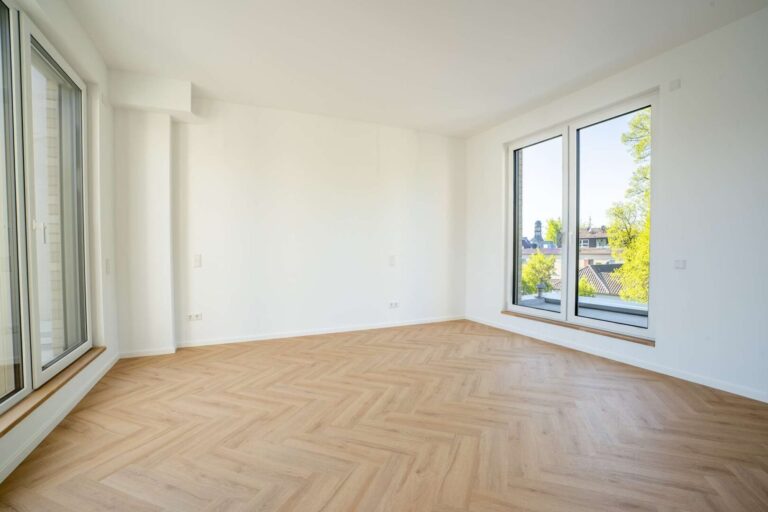 Elternschlafbereich mit Zugang zu zwei Terrassen